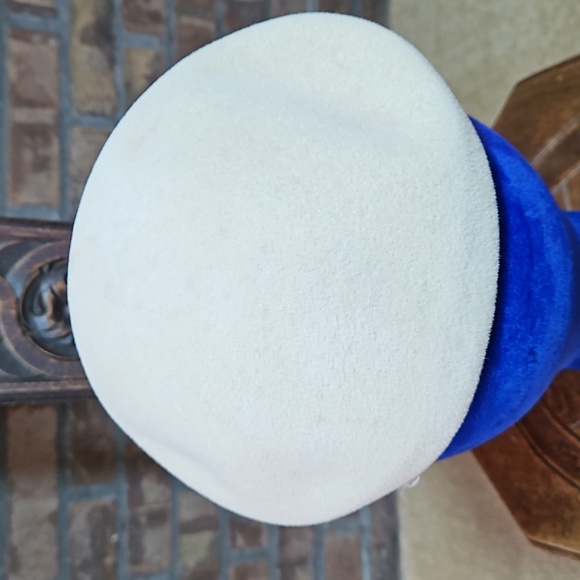 Vintage Christine Origional, New York ladies hat.  Felt, brocade, rhinestones. - Picture 3 of 7